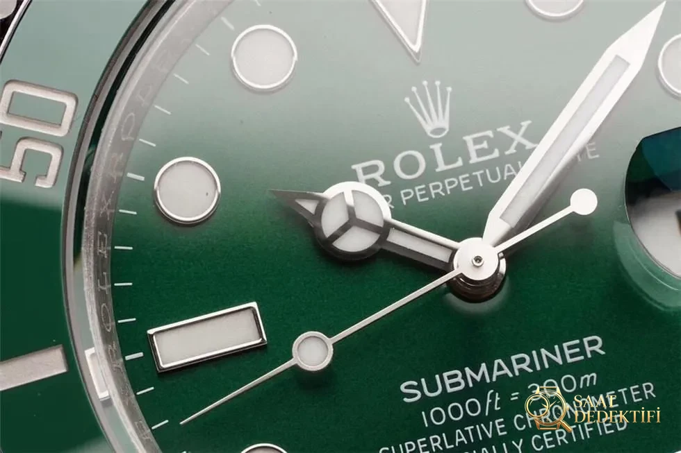 ZF Factory Rolex Yeşil Su Hayaletinin orijinal ve piyasadaki versiyonlarla karşılaştırması - Genel Açı ve Estetik Duruş