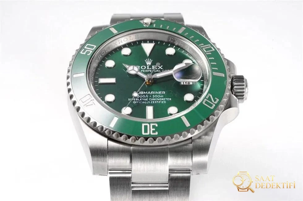 ZF Factory Rolex Yeşil Su Hayaletinin orijinal ve piyasadaki versiyonlarla karşılaştırması - Arka Kapak Gravür ve Seri Numarası