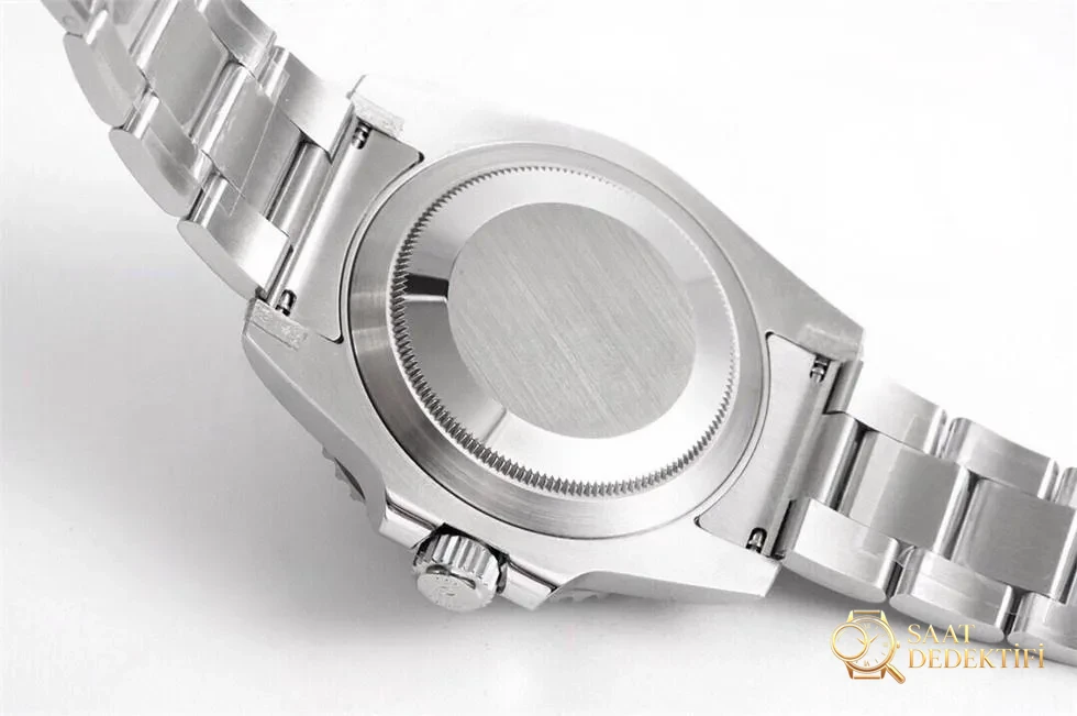 ZF Factory Rolex Yeşil Su Hayaletinin orijinal ve piyasadaki versiyonlarla karşılaştırması - Kadran Tipografisi ve Yazı Kabartmaları