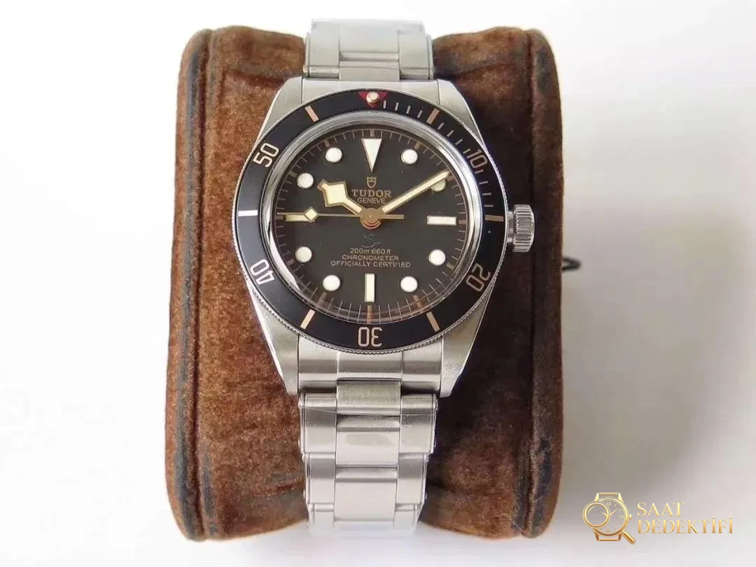 ZF Factory Tudor Black Bay 1958 Küçük Siyah Kalkan M79030 Vintage Saat 39 MM Orijinal Karşılaştırmalı İnceleme - Yan Profil ve Kordon Bağlantısı