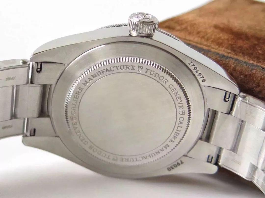 ZF Factory Tudor Black Bay 1958 Küçük Siyah Kalkan M79030 Vintage Saat 39 MM Orijinal Karşılaştırmalı İnceleme — 13. fotoğraf