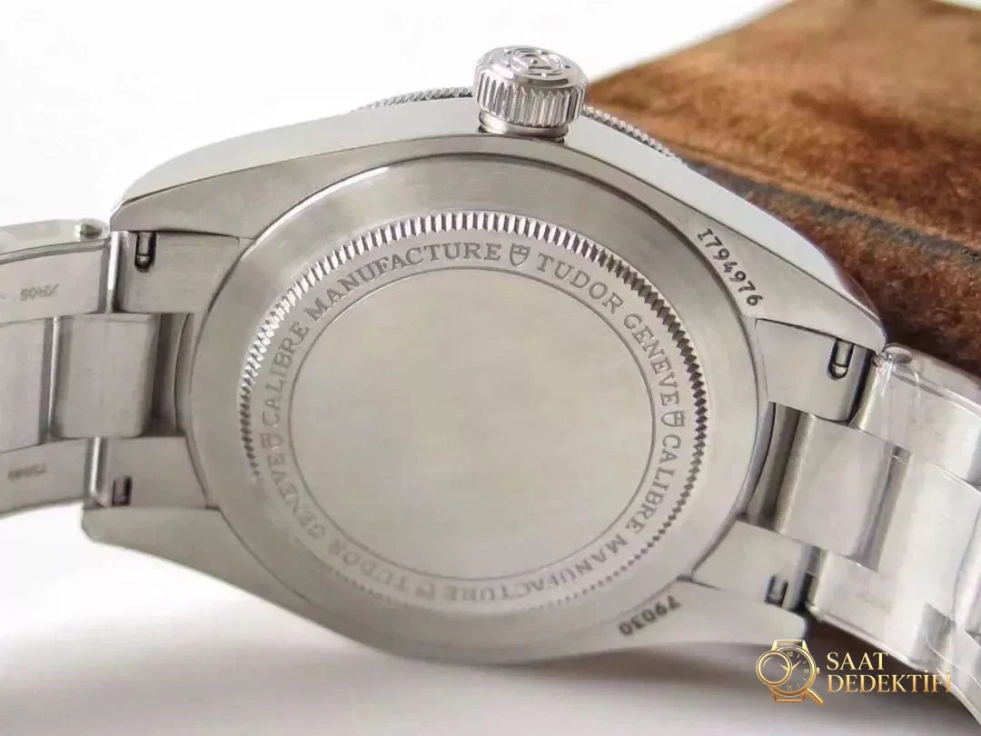 ZF Factory Tudor Black Bay 1958 Küçük Siyah Kalkan M79030 Vintage Saat 39 MM Orijinal Karşılaştırmalı İnceleme - Kasa Çeliği ve Polisaj Kalitesi