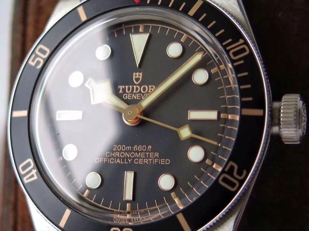 ZF Factory Tudor Black Bay 1958 Küçük Siyah Kalkan M79030 Vintage Saat 39 MM Orijinal Karşılaştırmalı İnceleme — 14. fotoğraf