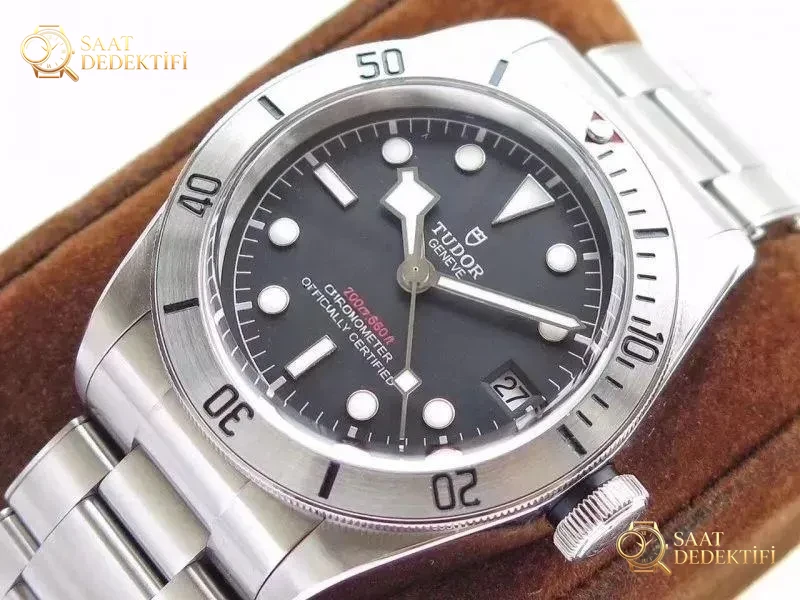 ZF Factory Tudor Black Bay 79730 Small Steel Shield 41 mm replika saat gerçekten nasıl? Orijinalle karşılaştırmalı incelemeye bakalım - Tepe Koruması ve Ayar Fonksiyonu