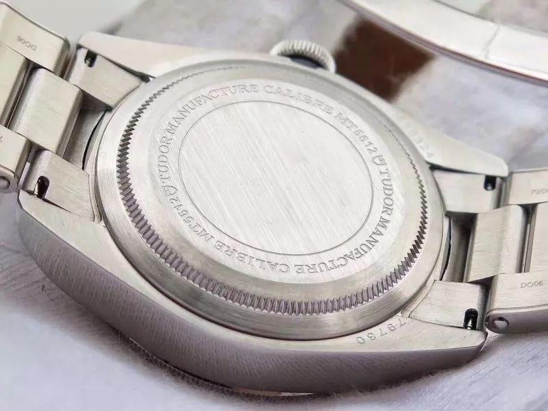 ZF Factory Tudor Black Bay 79730 Small Steel Shield 41 mm replika saat gerçekten nasıl? Orijinalle karşılaştırmalı incelemeye bakalım — 18. fotoğraf