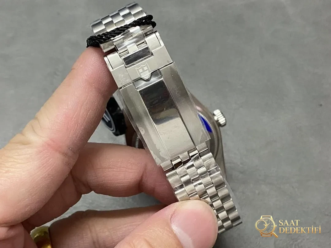 ZF Factory Tudor Black Bay küçükırmızı kalkan nasıl satın alınır? - Bilekte Duruş ve Kasa Orantısı