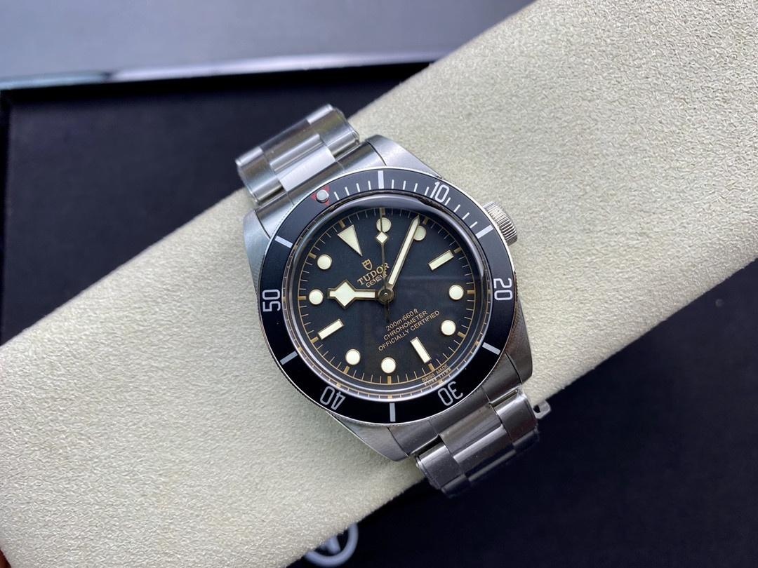 ZF Factory Tudor Black Bay küçük siyah çiçek serisi m79230 replika saat ilk bakışta belli olur mu? — 3. fotoğraf