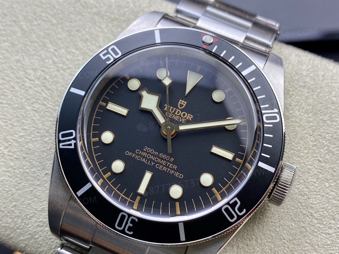 ZF Factory Tudor Black Bay küçük siyah çiçek serisi m79230 replika saat ilk bakışta belli olur mu? — 6. fotoğraf