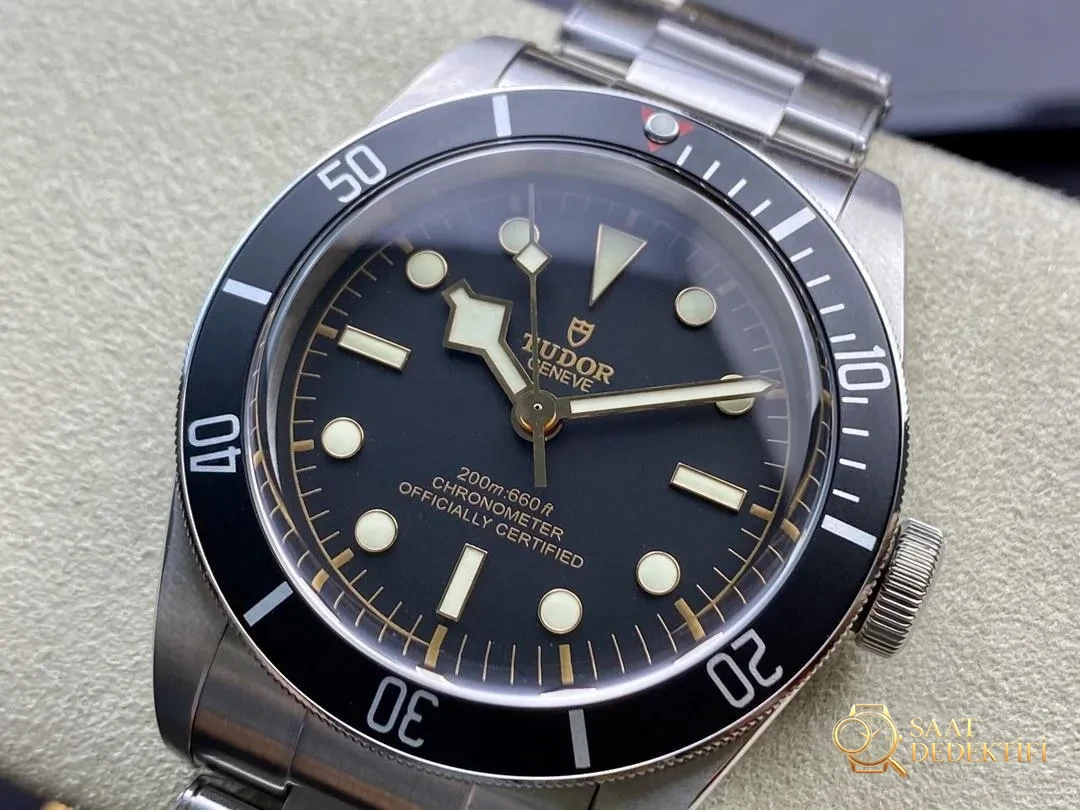 ZF Factory Tudor Black Bay küçük siyah çiçek serisi m79230 replika saat ilk bakışta belli olur mu? - Makro Kadran ve İndeks İşçiliği