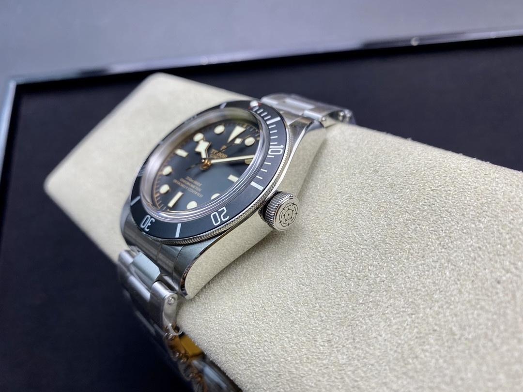 ZF Factory Tudor Black Bay küçük siyah çiçek serisi m79230 replika saat ilk bakışta belli olur mu? — 8. fotoğraf