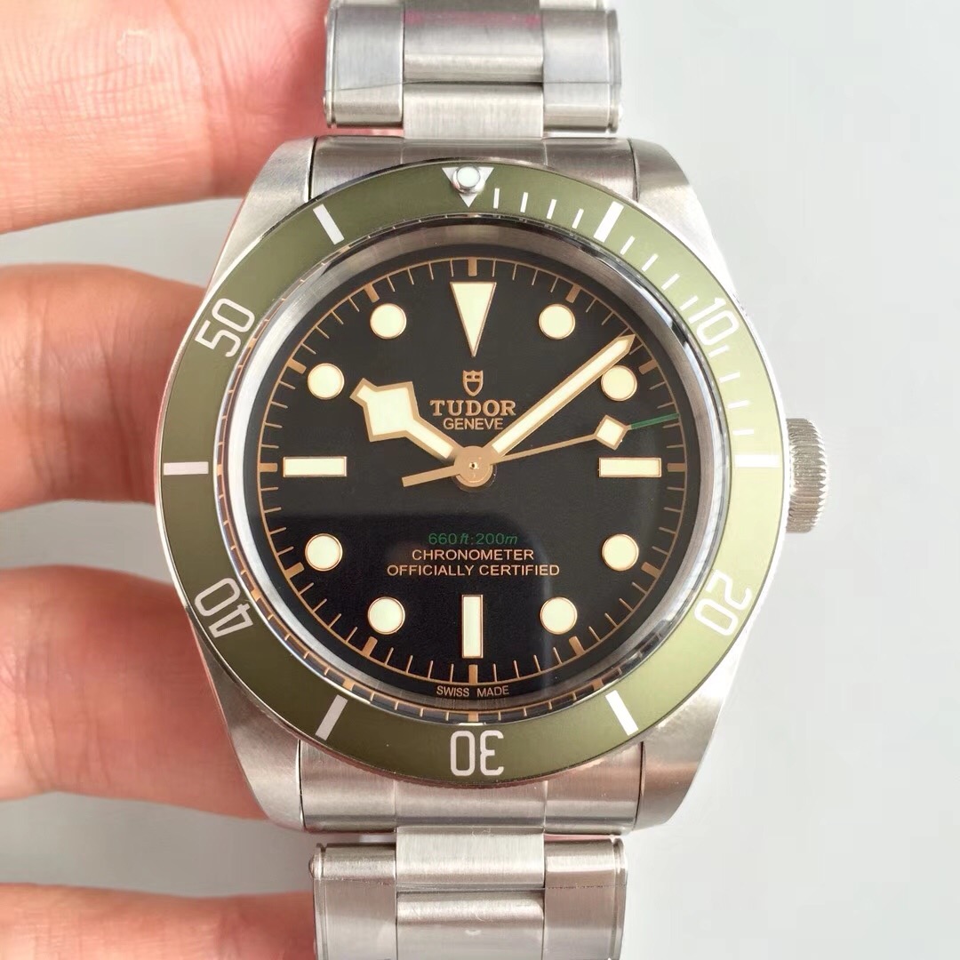 ZF Factory Tudor Black Bay küçük yeşil çiçek/yeşil su hayaleti dalış vintage yeşil bezel özel versiyon replika saat incelemesi — 3. fotoğraf