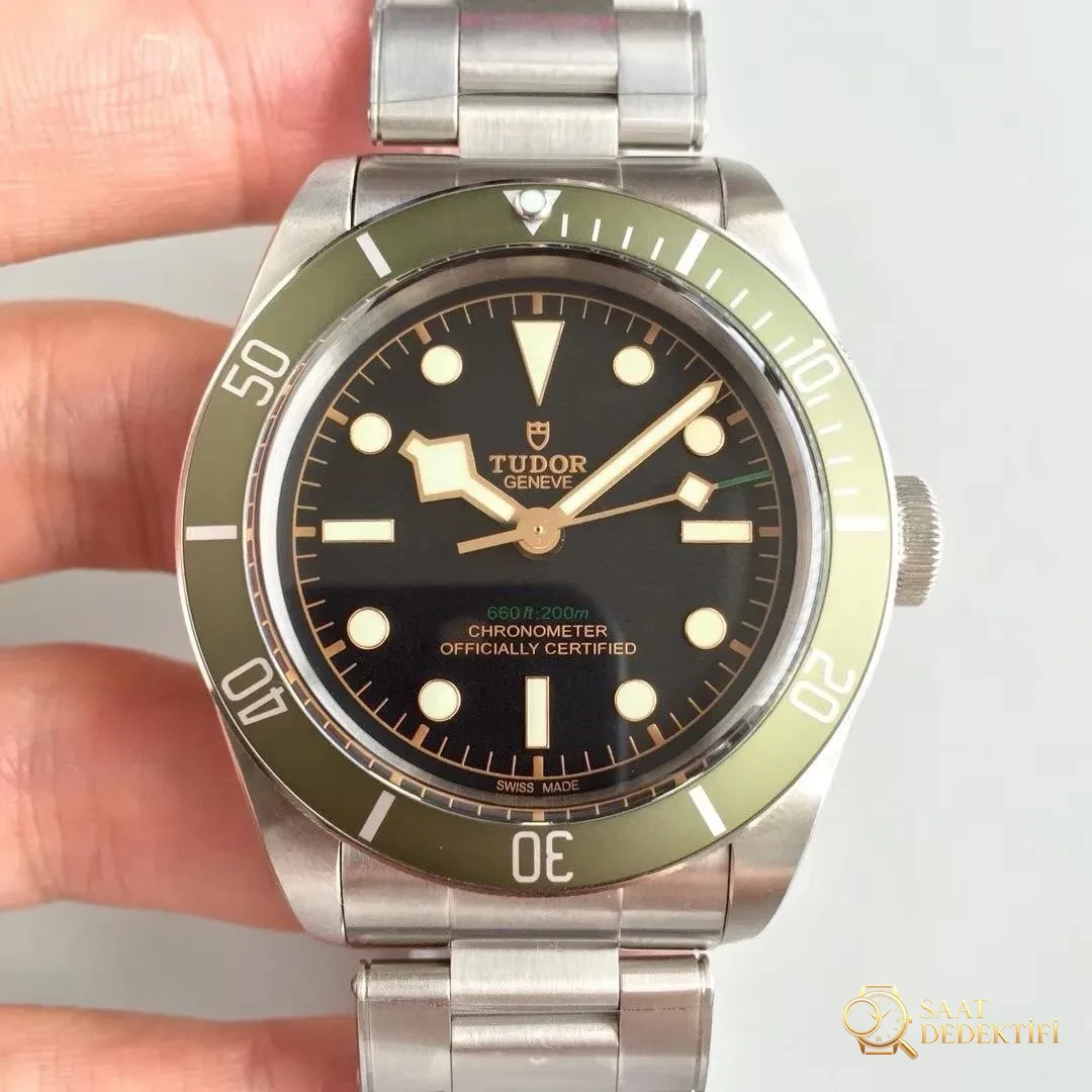 ZF Factory Tudor Black Bay küçük yeşil çiçek/yeşil su hayaleti dalış vintage yeşil bezel özel versiyon replika saat incelemesi - Kasa Profili ve Kurma Kolu İncelemesi