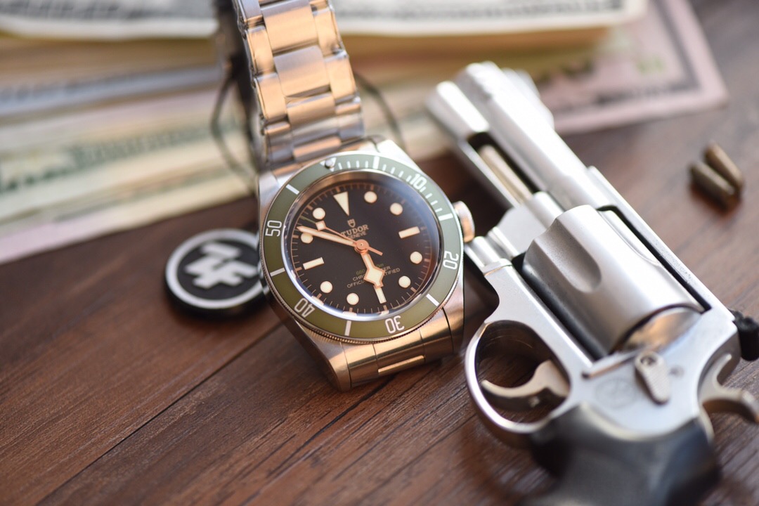 ZF Factory Tudor Black Bay küçük yeşil çiçek/yeşil su hayaleti dalış vintage yeşil bezel özel versiyon replika saat incelemesi — 6. fotoğraf