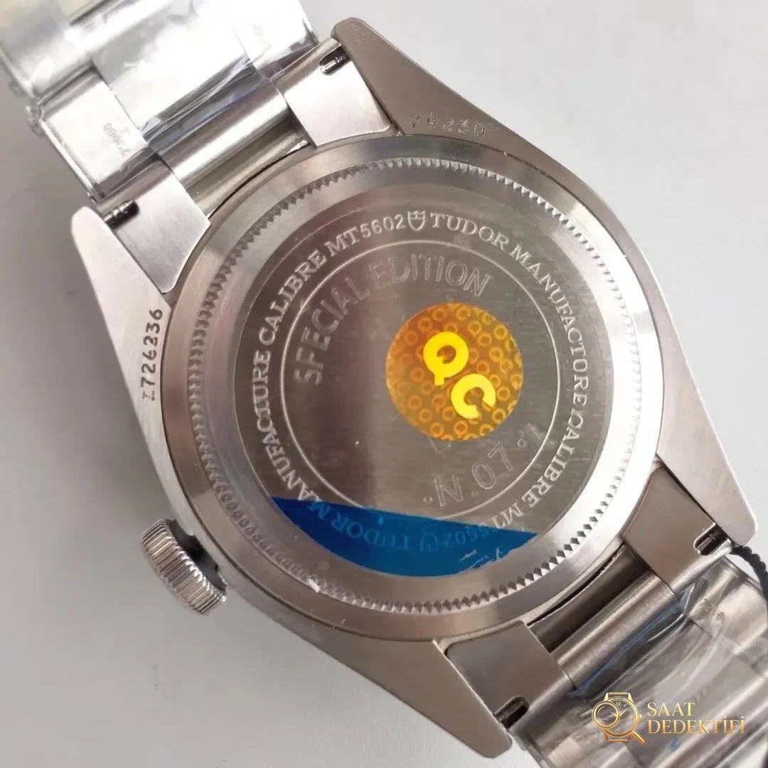 ZF Factory Tudor Black Bay küçük yeşil çiçek/yeşil su hayaleti dalış vintage yeşil bezel özel versiyon replika saat incelemesi - Genel Açı ve Estetik Duruş
