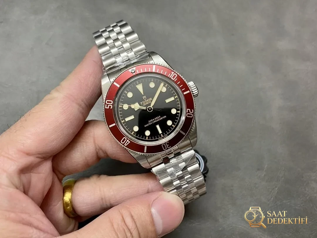 ZF Factory Tudor Black Bay M7941A Kırmızı Kalkan işçilik açısından her yönden iyi mi? - Kasa Profili ve Kurma Kolu İncelemesi