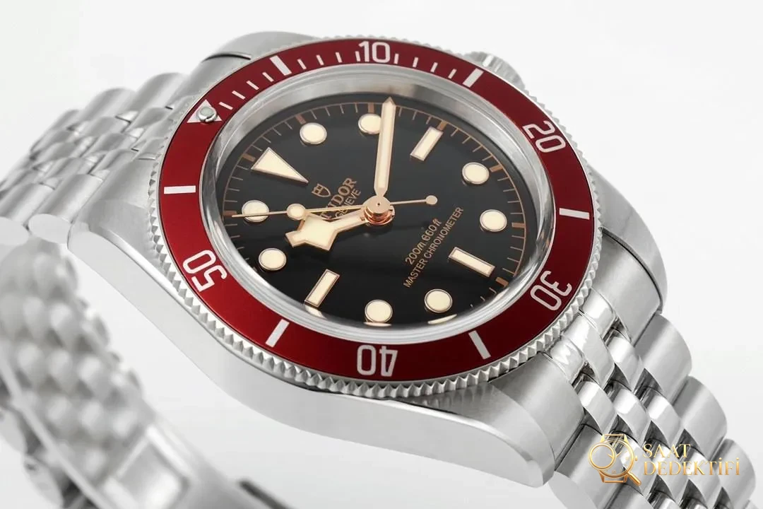 ZF Factory Tudor Black Bay M7941A küçükırmızı kalkan işçilik iyi mi? - Kasa Profili ve Kurma Kolu İncelemesi