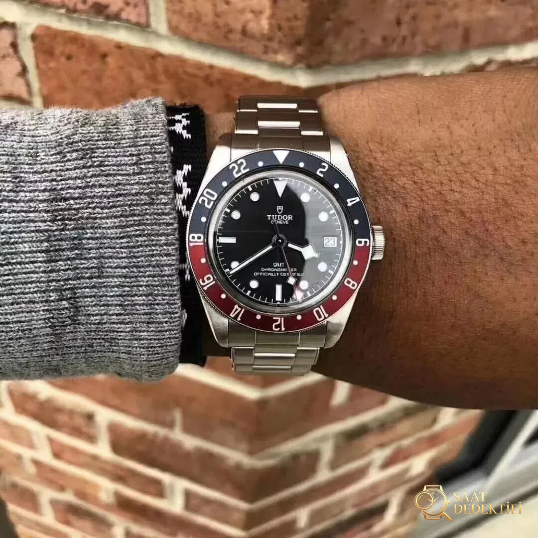 ZF Factory Tudor Black Bay M79830RB-0001 GMT Kırmızı-Mavi Bezelli Replika Saat Gerçek-Replika Karşılaştırması İncelemesi - Kadran Detayı ve Bezel İşçiliği