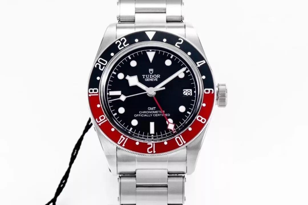 ZF Factory Tudor Black Bay M79830RB-0001 GMT Kırmızı-Mavi Bezelli Replika Saat Gerçek-Replika Karşılaştırması İncelemesi — 13. fotoğraf