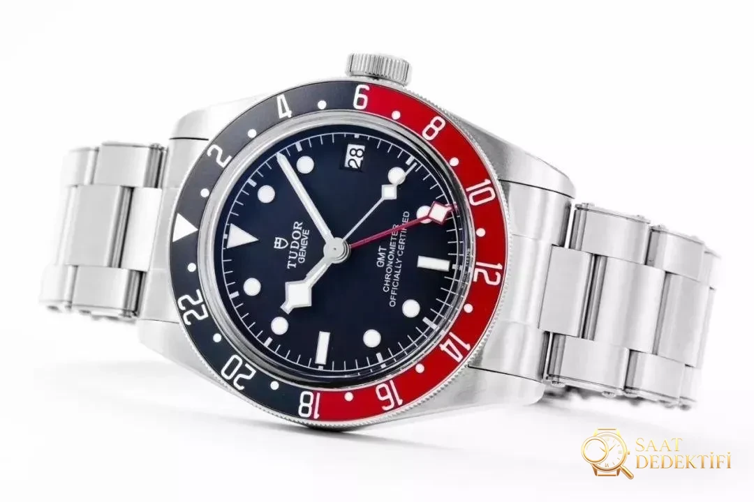ZF Factory Tudor Black Bay M79830RB-0001 GMT Kırmızı-Mavi Bezelli Replika Saat Gerçek-Replika Karşılaştırması İncelemesi - Tepe Koruması ve Ayar Fonksiyonu