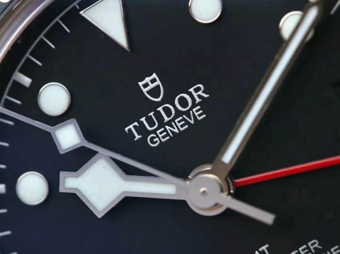 ZF Factory Tudor Black Bay M79830RB-0001 GMT Kırmızı-Mavi Bezelli Replika Saat Gerçek-Replika Karşılaştırması İncelemesi — 15. fotoğraf