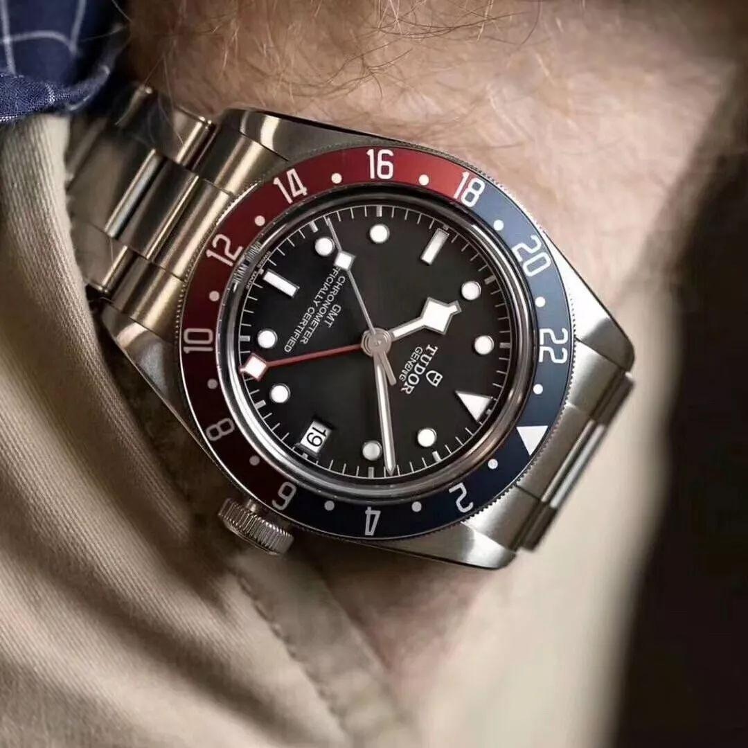 ZF Factory Tudor Black Bay M79830RB-0001 GMT Kırmızı-Mavi Bezelli Replika Saat Gerçek-Replika Karşılaştırması İncelemesi — 22. fotoğraf
