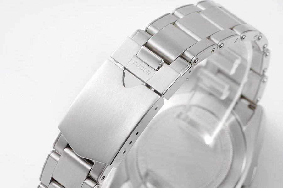 ZF Factory Tudor Black Bay serisi M79030N-0001 kol saati incelemesi — 7. fotoğraf