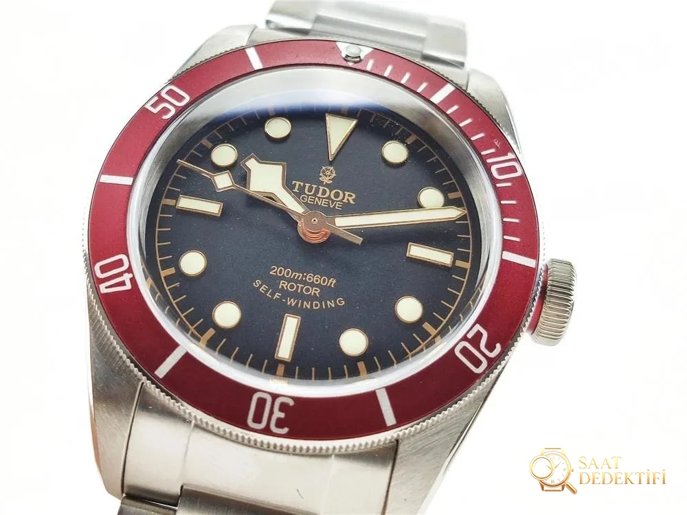 ZF Factory Tudor kırmızı çiçekli Black Bay serisi 79220R replika saat nasıl? - Kadran Detayı ve Bezel İşçiliği