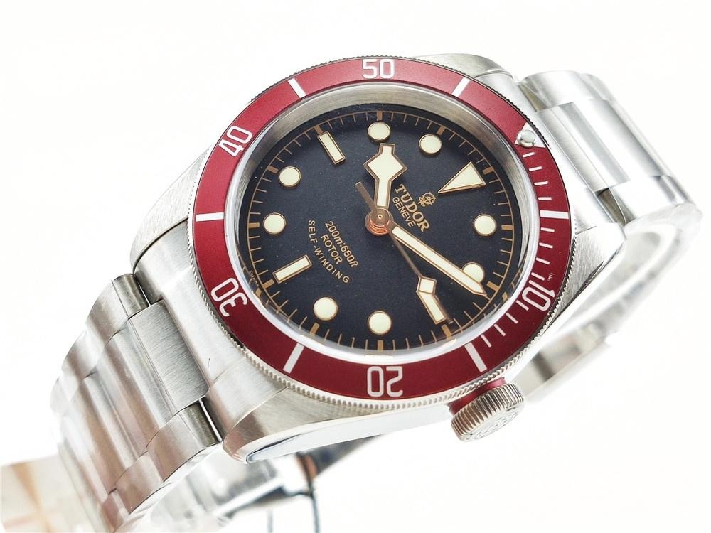 ZF Factory Tudor kırmızı çiçekli Black Bay serisi 79220R replika saat nasıl? — 3. fotoğraf