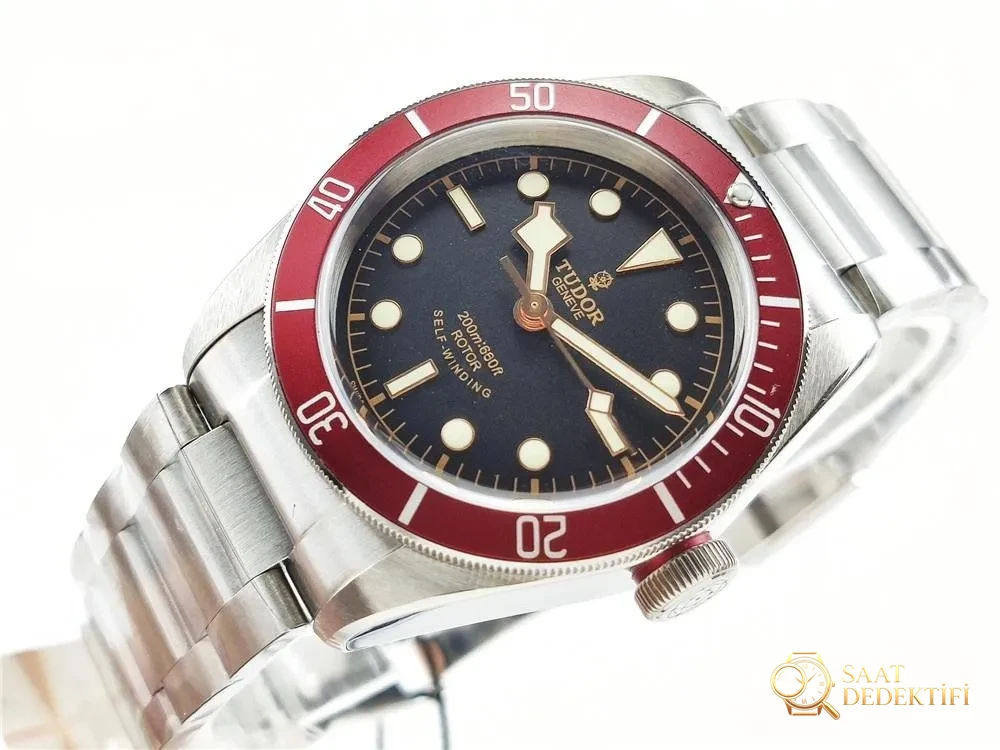 ZF Factory Tudor kırmızı çiçekli Black Bay serisi 79220R replika saat nasıl? - Kasa Profili ve Kurma Kolu İncelemesi
