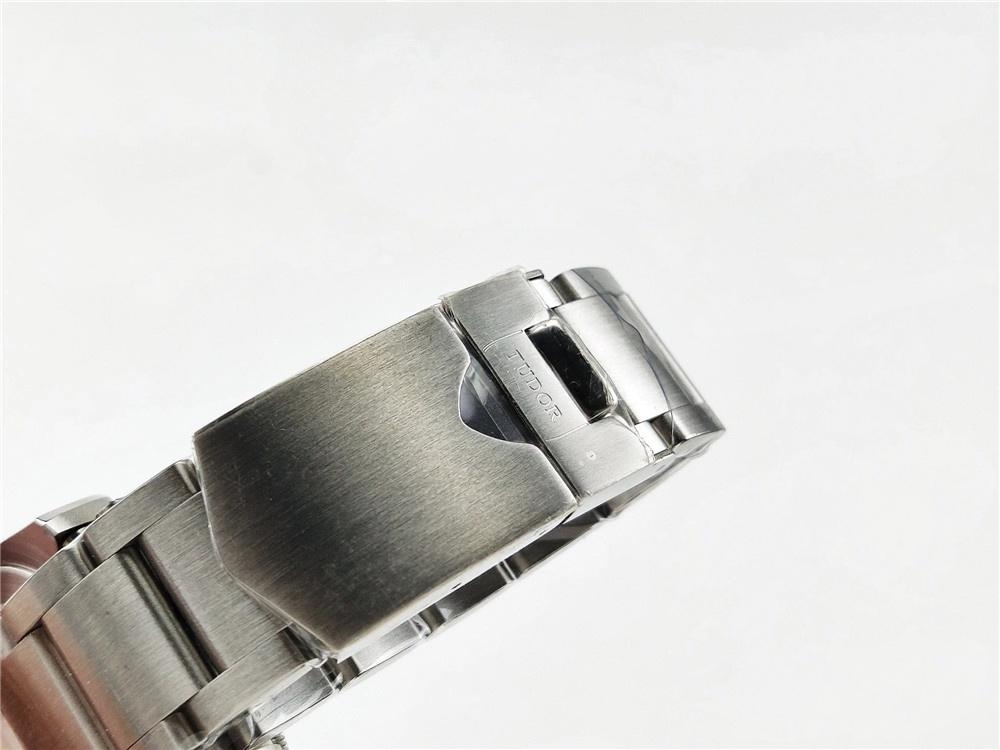 ZF Factory Tudor kırmızı çiçekli Black Bay serisi 79220R replika saat nasıl? — 8. fotoğraf