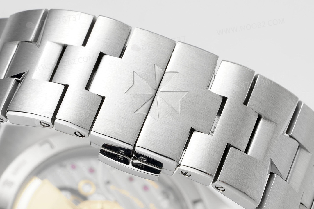 ZF Factory Vacheron Constantin Overseas 4500V ile 8F arasında ne fark var? — 8. fotoğraf