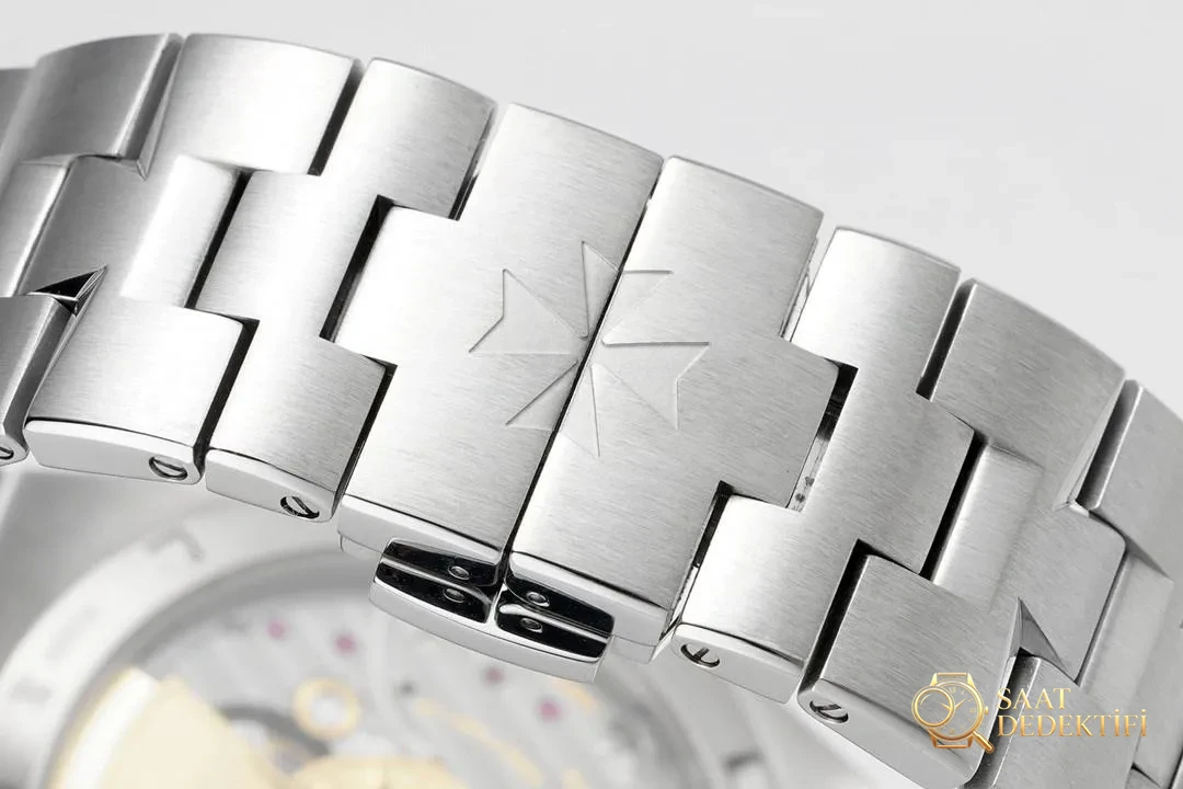 ZF Factory Vacheron Constantin Overseas4500V Factory üretici tanıtımı - Genel Açı ve Estetik Duruş
