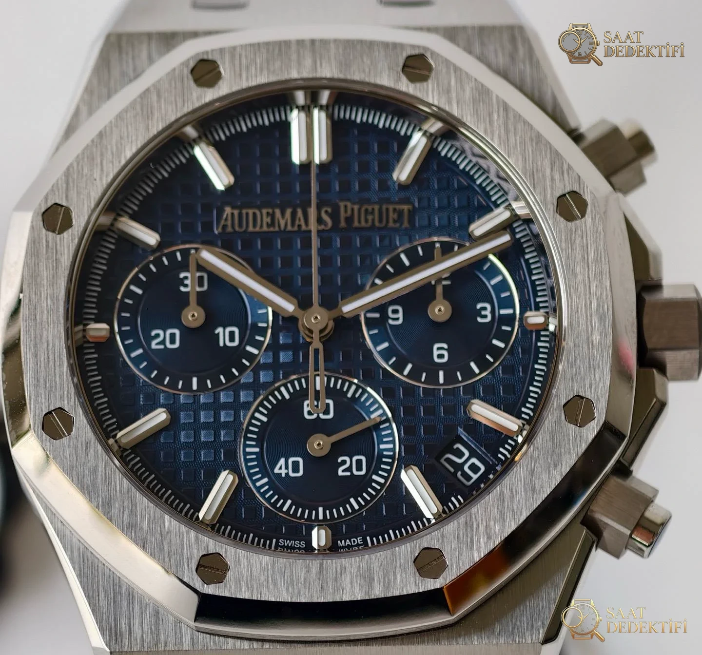 ZF Factory vs APS Factory Audemars Piguet 26240 Kronograf Karşılaştırması - Makro Laboratuvar ve Detay İncelemesi
