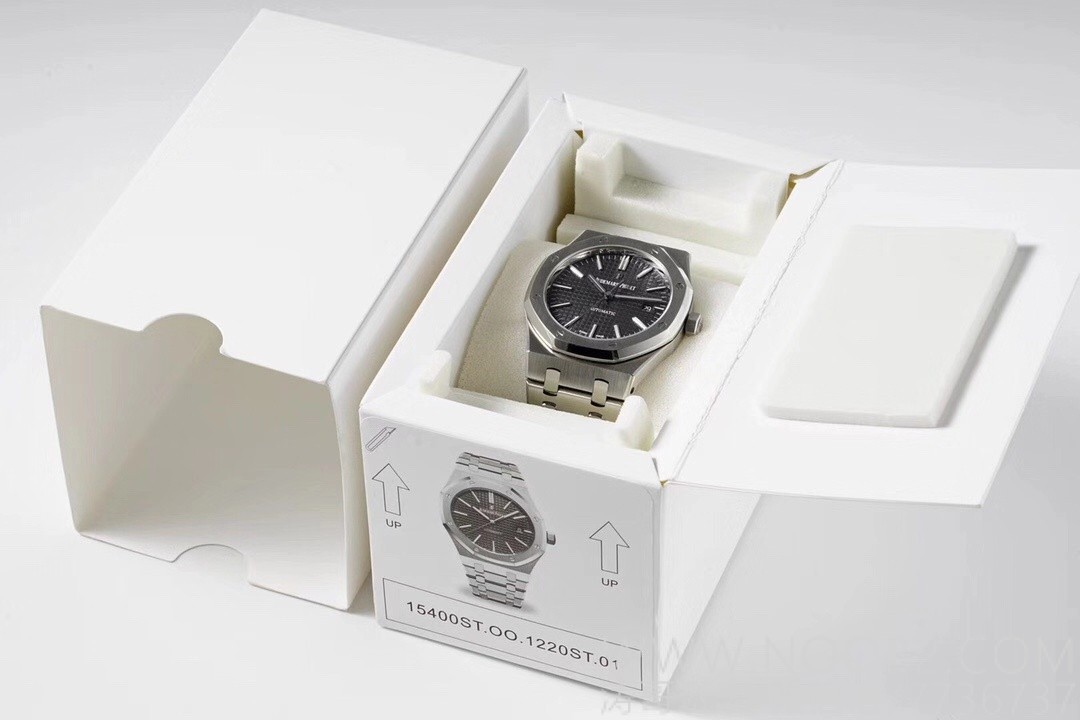 Z+f gerçekten ZF Factory mı? İşçilik detayları nasıl? JF Audemars Piguet 15400 ile karşılaştırınca hangi replika daha iyi? — 2. fotoğraf