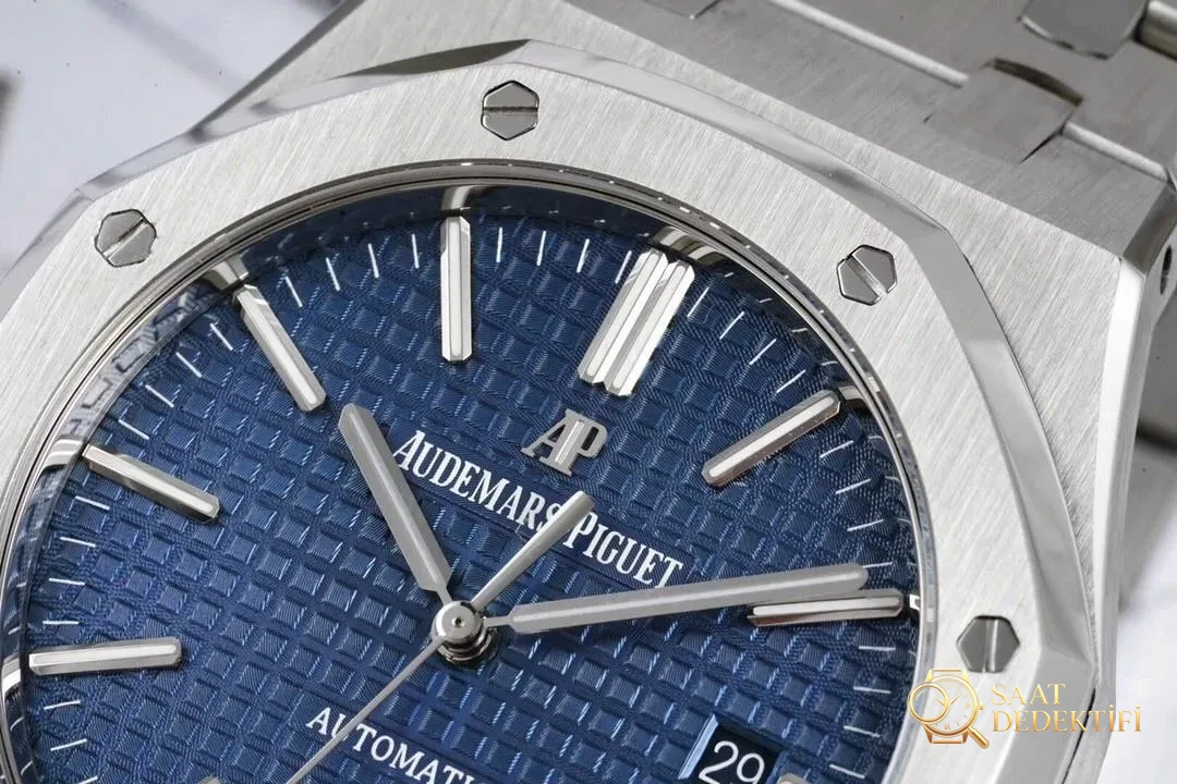 Z+f gerçekten ZF Factory mı? İşçilik detayları nasıl? JF Audemars Piguet 15400 ile karşılaştırınca hangi replika daha iyi? - Yan Profil ve Kordon Bağlantısı