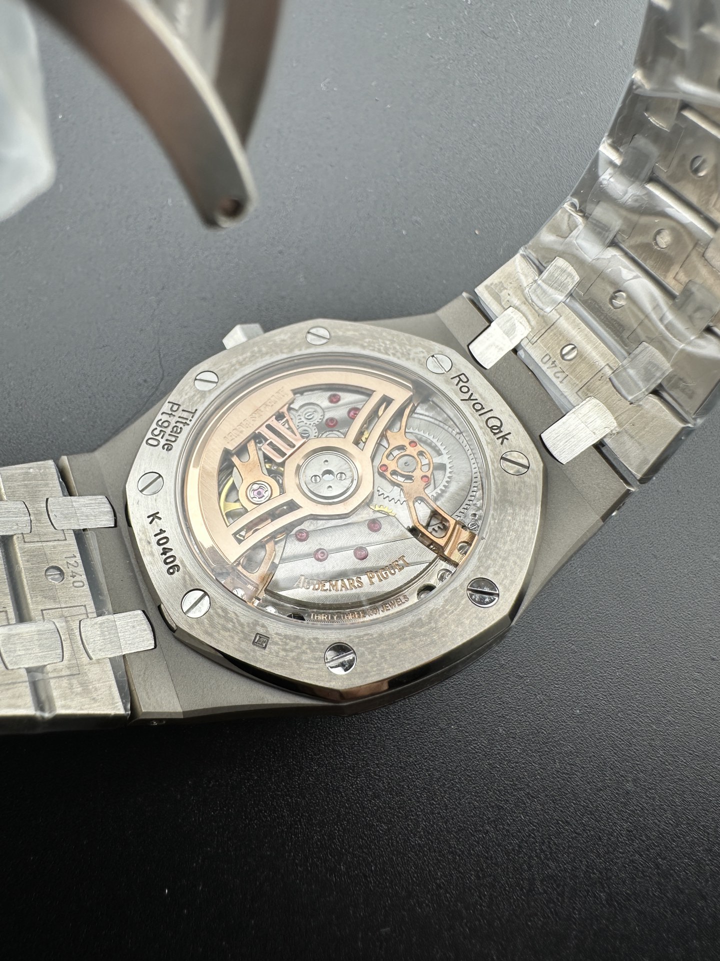 ZF Yeni Ürün | AP Royal Oak 16202XT "JUMBO" Ultra İnce Saat: Bilekte Dumanlı Bordo Lüksü — 10. fotoğraf