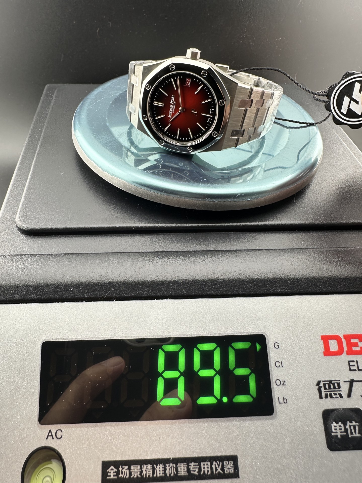ZF Yeni Ürün | AP Royal Oak 16202XT "JUMBO" Ultra İnce Saat: Bilekte Dumanlı Bordo Lüksü — 12. fotoğraf