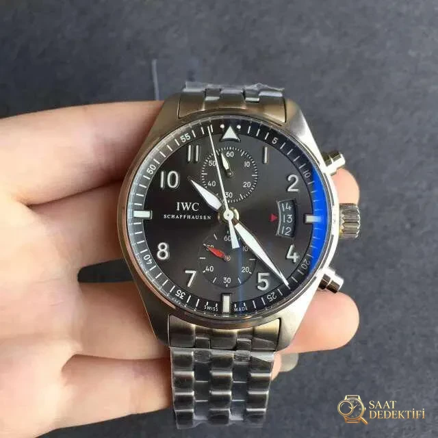 IWC Pilot IW387804 ZF Factory İncelemesi - Ön Görünüm ve Kasa Tasarımı