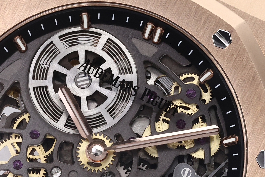 ZFFactory 2025'in özenle hazırlanmış yeni eseri — Audemars Piguet AP Royal Oak serisi 16024, bilekteki mekanik ritmiyle lüks ve işçiliğin uyumunu bir araya getiriyor. — 5. fotoğraf