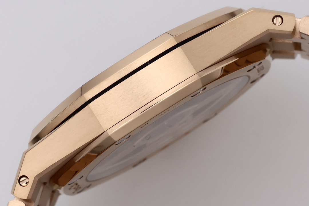 ZFFactory 2025'in özenle hazırlanmış yeni eseri — Audemars Piguet AP Royal Oak serisi 16024, bilekteki mekanik ritmiyle lüks ve işçiliğin uyumunu bir araya getiriyor. — 8. fotoğraf