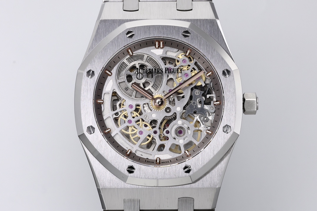 ZFFactory 2025'in özenle hazırlanmış yeni eseri — Audemars Piguet AP Royal Oak serisi 16024, bilekteki mekanik ritmiyle lüks ve işçiliğin uyumunu bir araya getiriyor. — 13. fotoğraf