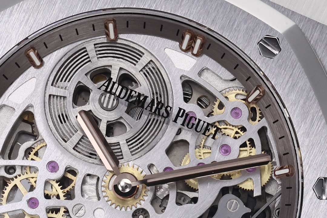 ZFFactory 2025'in özenle hazırlanmış yeni eseri — Audemars Piguet AP Royal Oak serisi 16024, bilekteki mekanik ritmiyle lüks ve işçiliğin uyumunu bir araya getiriyor. — 16. fotoğraf