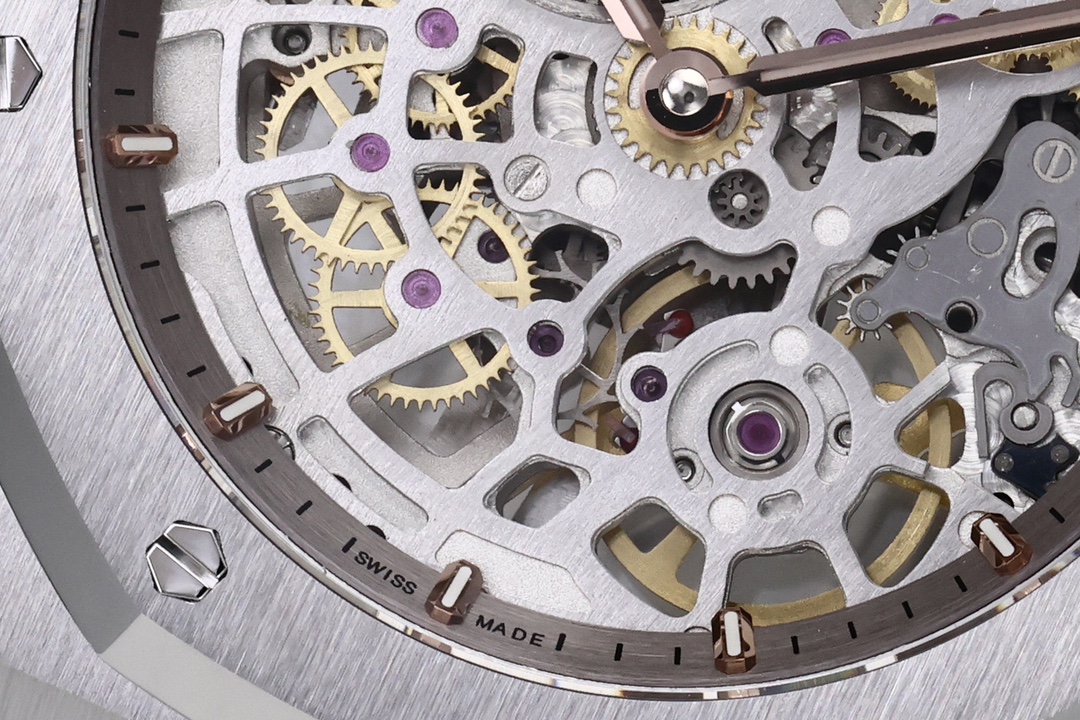 ZFFactory 2025'in özenle hazırlanmış yeni eseri — Audemars Piguet AP Royal Oak serisi 16024, bilekteki mekanik ritmiyle lüks ve işçiliğin uyumunu bir araya getiriyor. — 17. fotoğraf