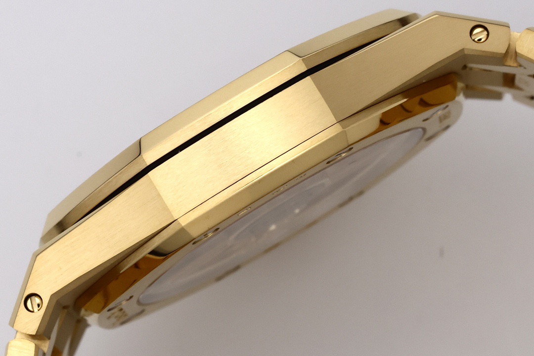 ZFFactory 2025'in özenle hazırlanmış yeni eseri — Audemars Piguet AP Royal Oak serisi 16024, bilekteki mekanik ritmiyle lüks ve işçiliğin uyumunu bir araya getiriyor. — 25. fotoğraf