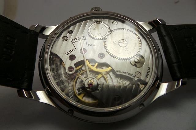 Replika IWC HandWound Mekanizma