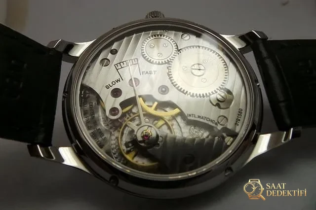 Replika IWC HandWound Mekanizma