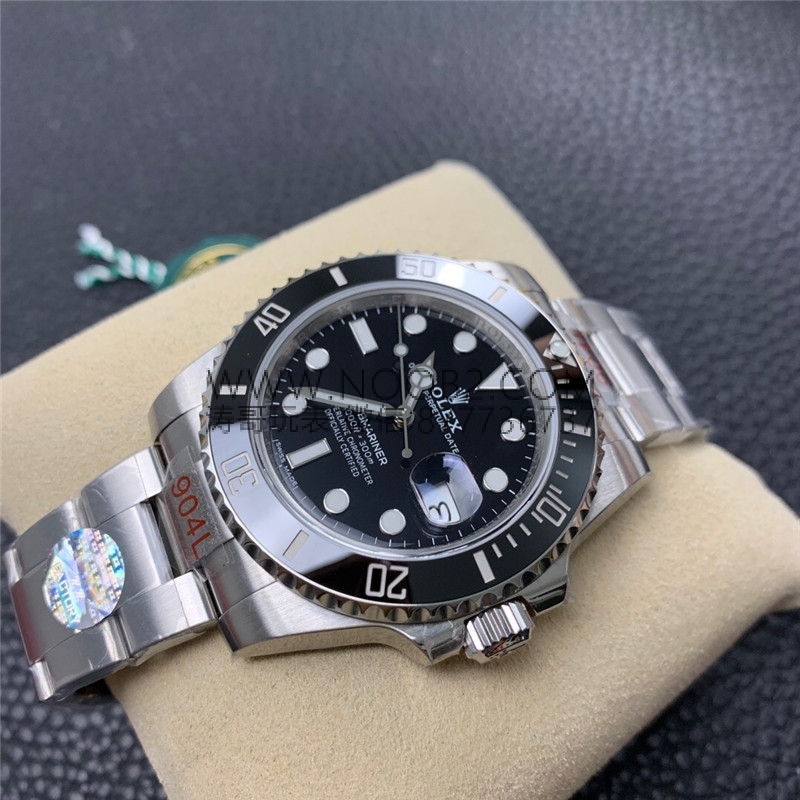 ZZ Factory Black Bay Rolex Submariner 116610 replika saatin orijinalle karşılaştırmalı incelemesi — 13. fotoğraf