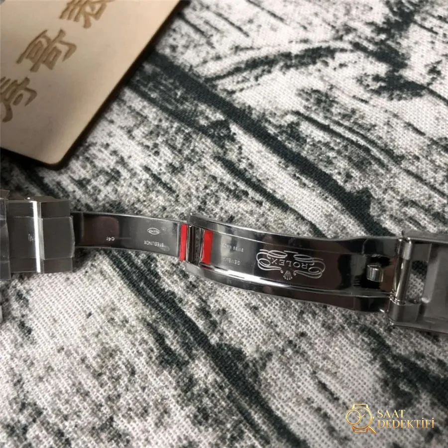 ZZ Rolex Black Water Ghost V2 Version 904 Stahl 3135/2836 Uhrwerk – Detail der Antriebsfeder und Unruh des Uhrwerks
