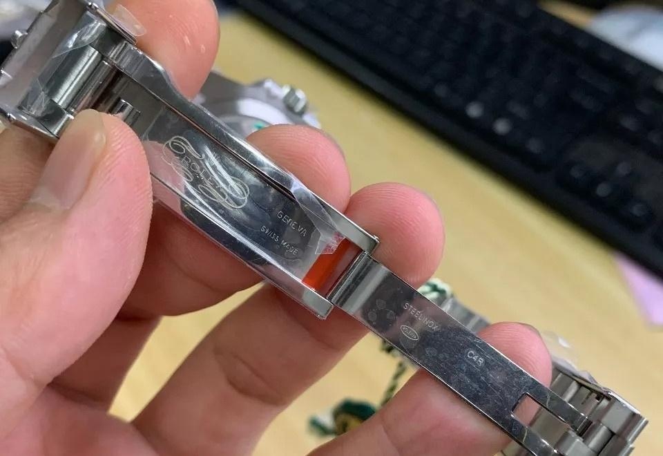 ZZF Factory Rolex Tarihsiz Siyah Submariner 3130 Mekanizmalı 114060-97200 Replika ile Orijinal Karşılaştırmalı İnceleme — 20. fotoğraf